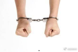 娱乐吃瓜酱戴上了手铐